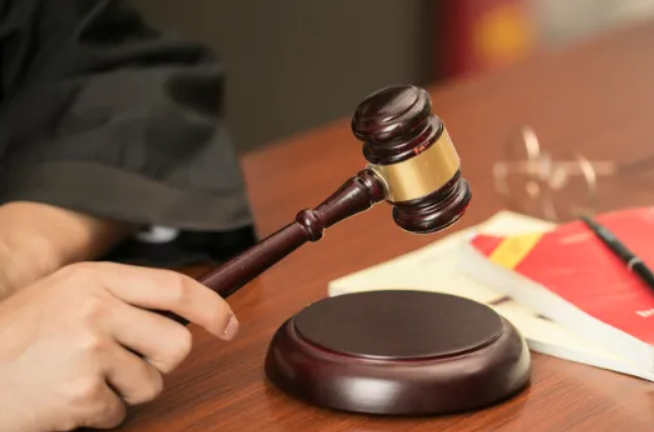 財(cái)務(wù)挪用10萬(wàn)公款怎么判刑
